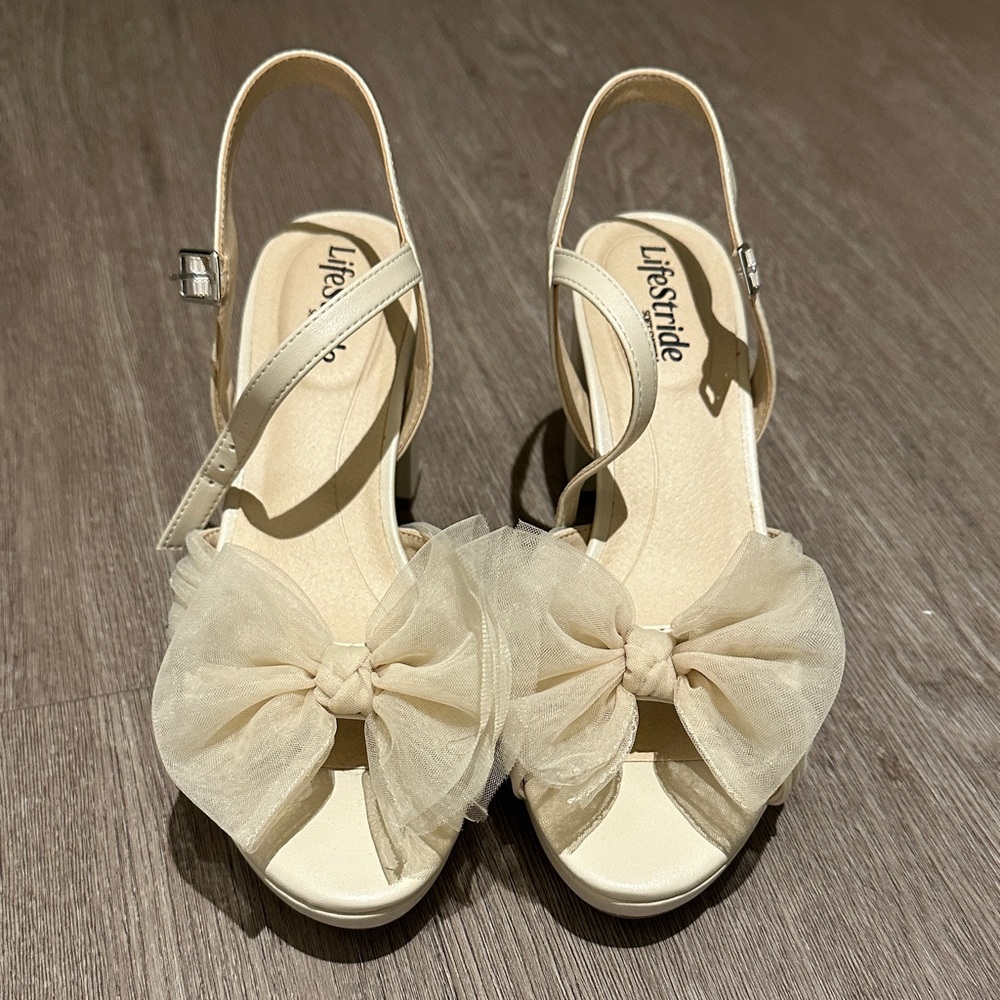 Life Stride Women's Elegant Cream Heels